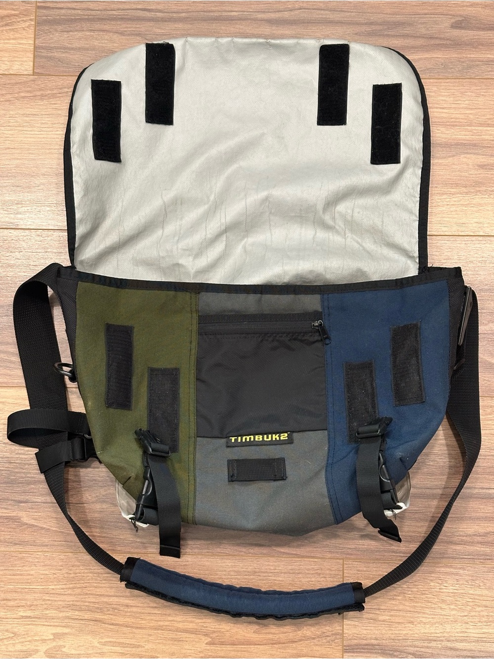 Timbuk2 Messenger Bag in Green/Gray/Blue Size Medium - Picture 5 of 11